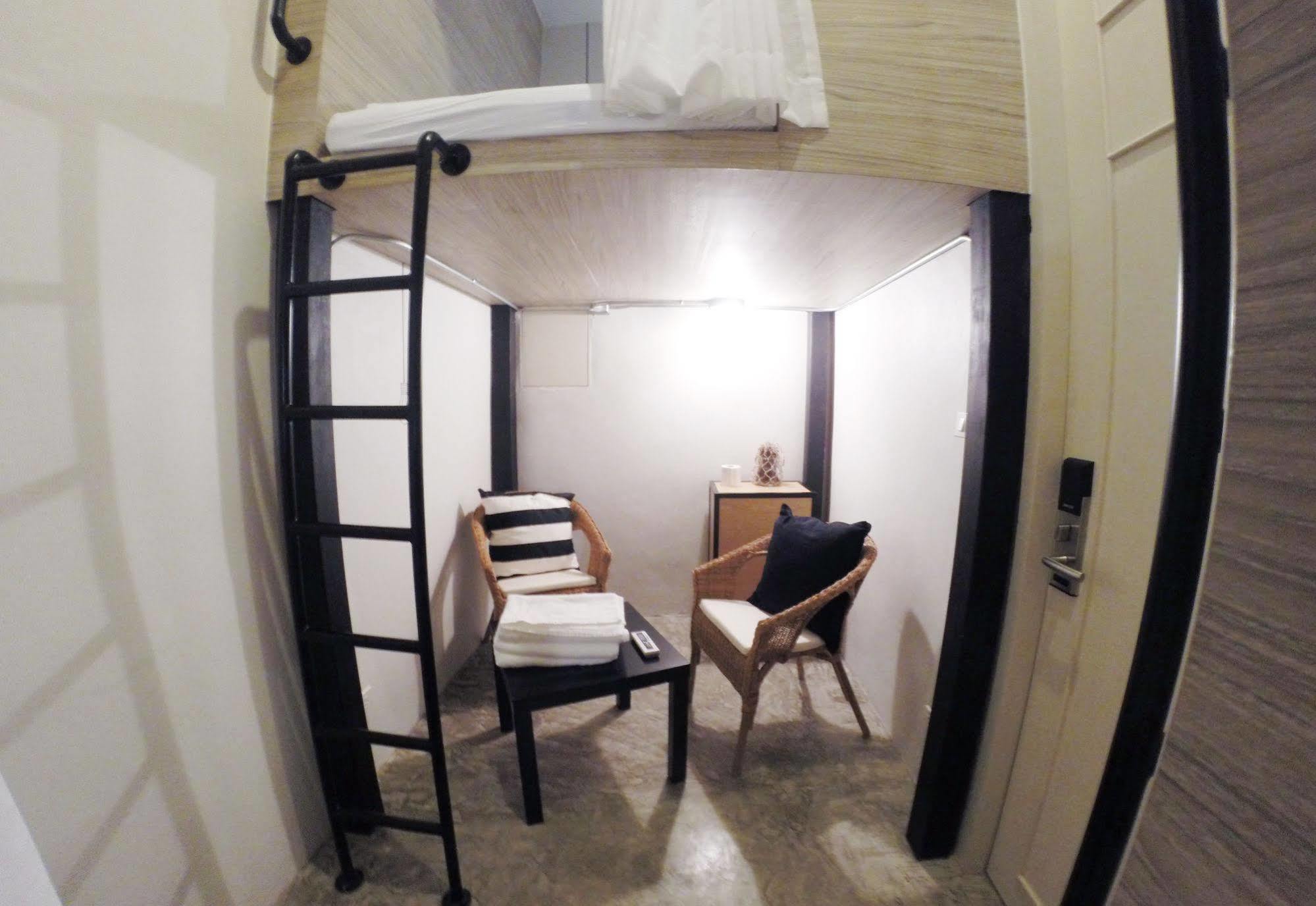 Slumber Bangkok Soi 1 Hostel Ngoại thất bức ảnh