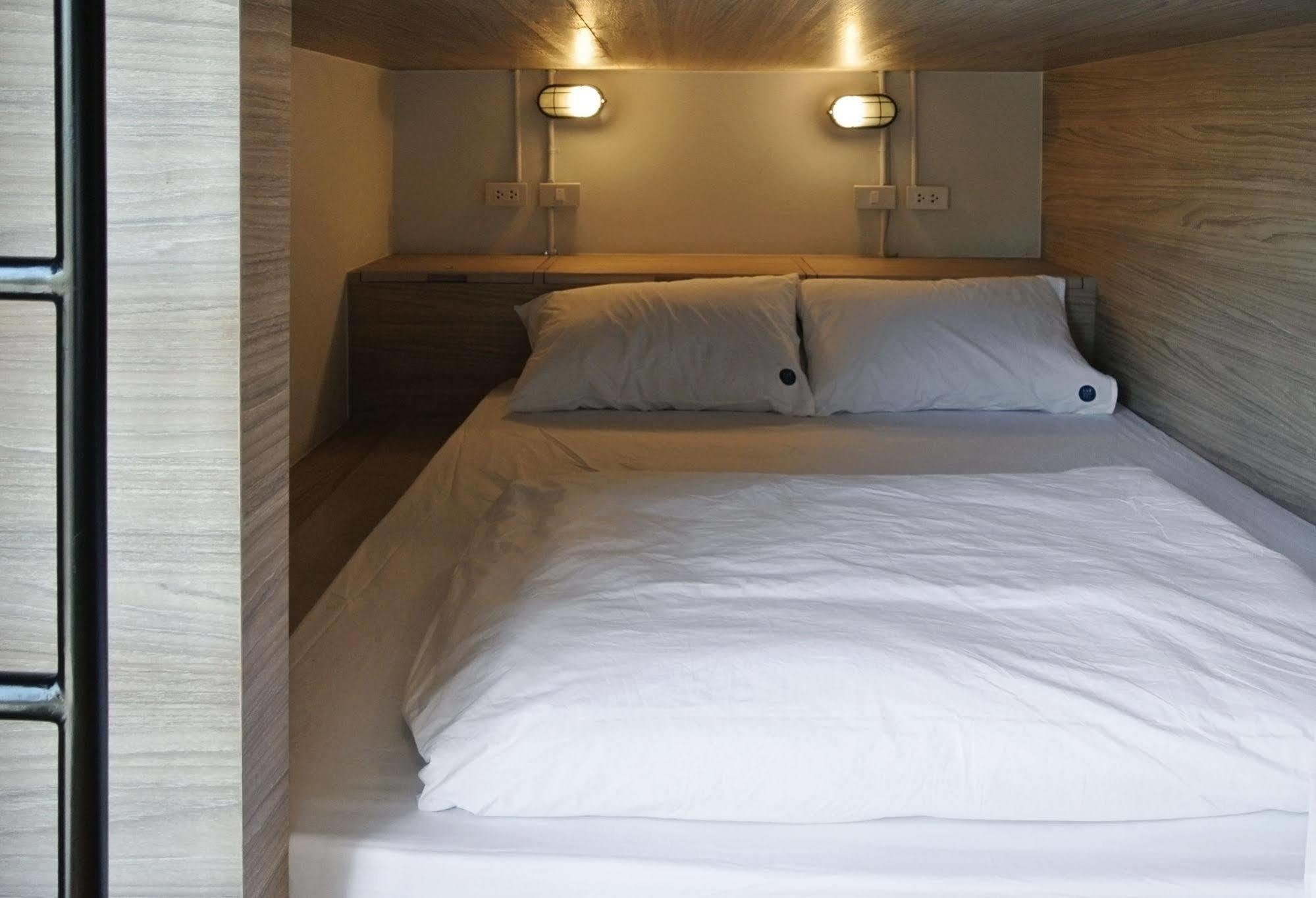 Slumber Bangkok Soi 1 Hostel Ngoại thất bức ảnh
